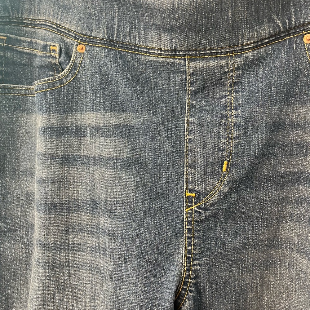 Womens Levi's Blue Boot Cut Jeans Classic Style - Picture 3 of 8